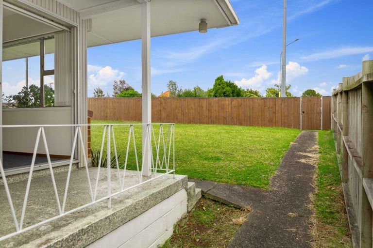 Photo of property in 1/305 Great North Road, Henderson, Auckland, 0612