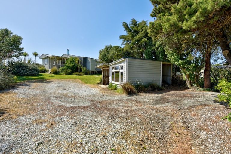 Photo of property in 501 Waikawa Curio Bay Road, Curio Bay, Tokanui, 9884