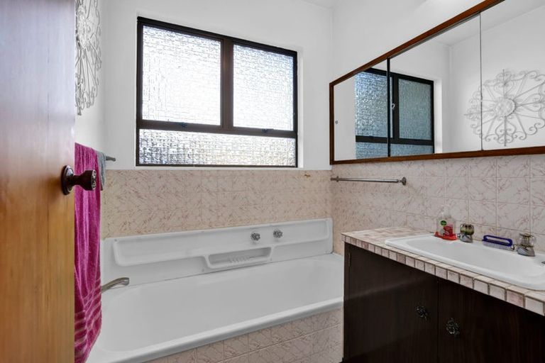 Photo of property in 5 Pokaka Place, Inglewood, 4330