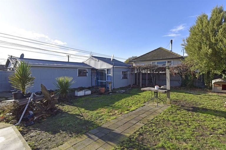 Photo of property in 146 Wainoni Road, Avondale, Christchurch, 8061