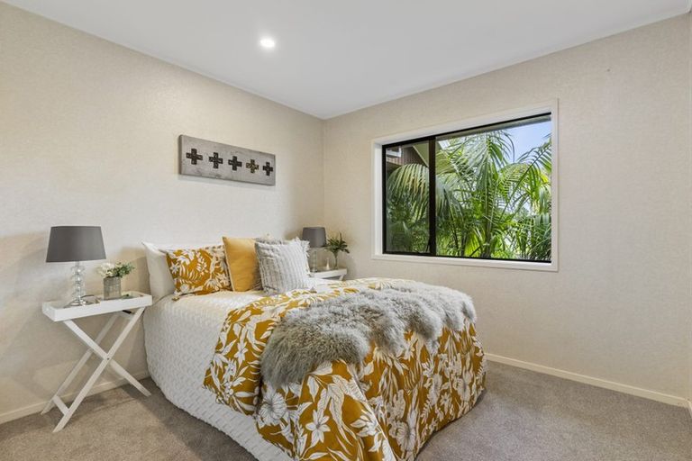 Photo of property in 17 Channing Crescent, Botany Downs, Auckland, 2010