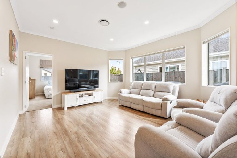 Photo of property in 4 Lewis Younie Road, Kumeu, 0810