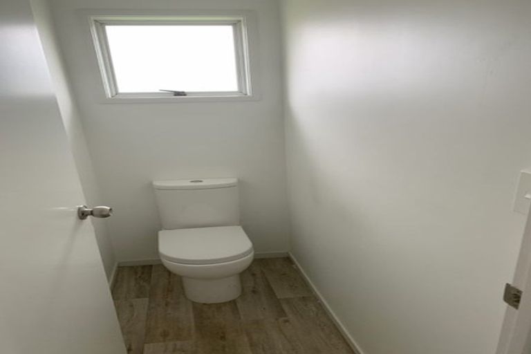 Photo of property in 31 Fitzherbert Avenue, West Harbour, Auckland, 0618