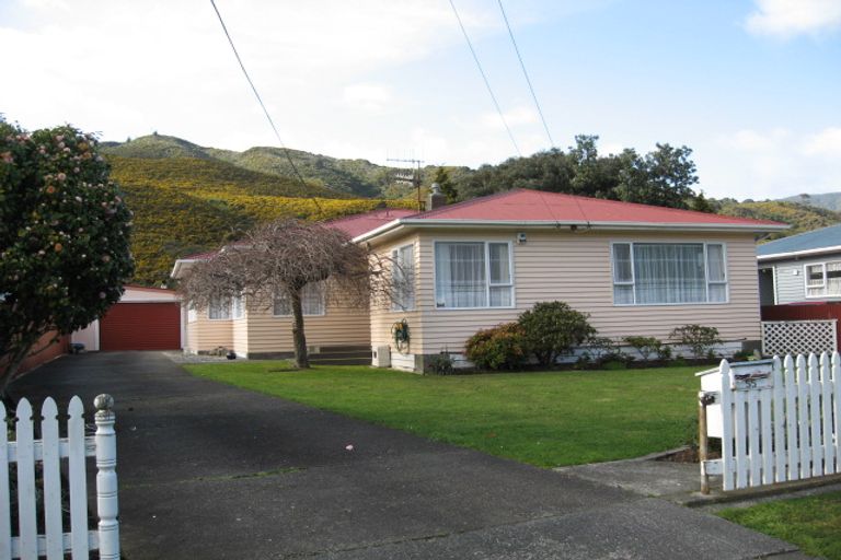 Photo of property in 55 Wood Street, Wainuiomata, Lower Hutt, 5014