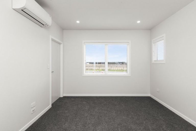 Photo of property in 102 Eriksen Road, Te Awa, Napier, 4110