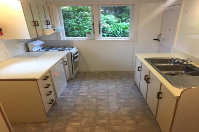 Photo of property in 11 Norfolk Street, Northland, Wellington, 6012