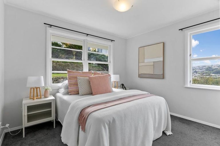 Photo of property in 41 Bassett Road, Johnsonville, Wellington, 6037