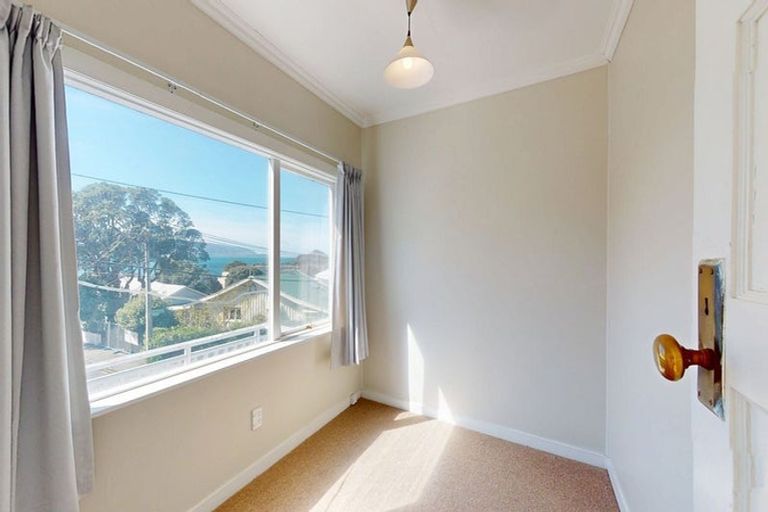 Photo of property in 3-5 Knoll Street, Island Bay, Wellington, 6023