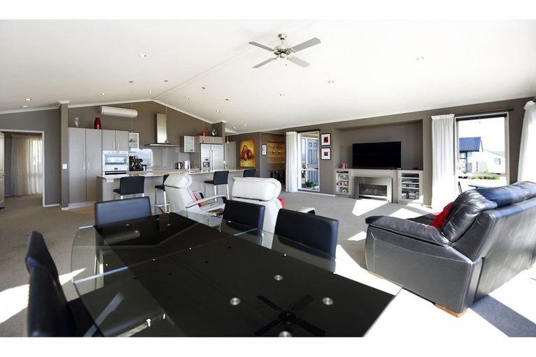 Photo of property in 6 Berkshire Place, Stoke, Nelson, 7011