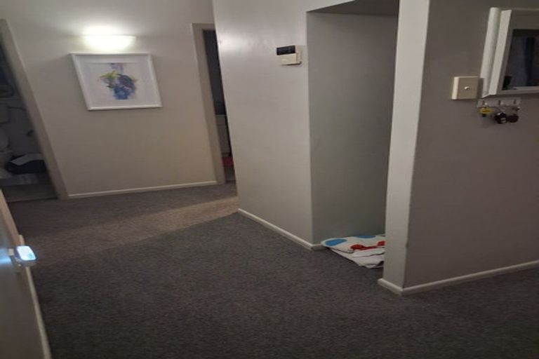 Photo of property in 35 Pokohiwi Road, Normandale, Lower Hutt, 5010