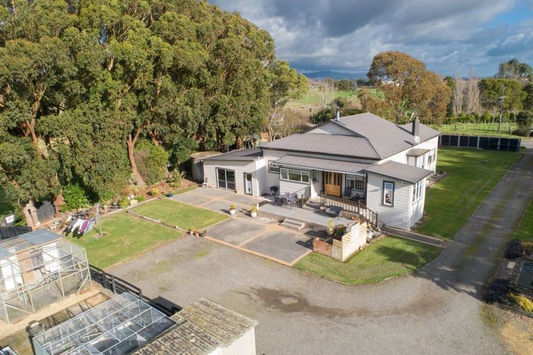 Photo of property in 658 Roberts Line, Kelvin Grove, Palmerston North, 4470