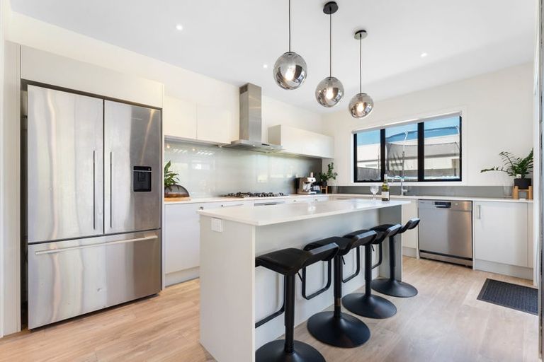 Photo of property in 3 Vogwill Road, Kumeu, 0810