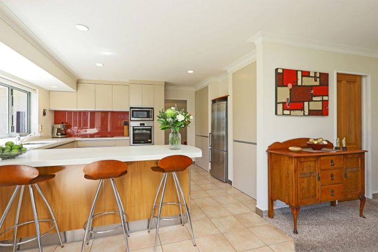 Photo of property in 28 Kensington Drive, Taradale, Napier, 4112