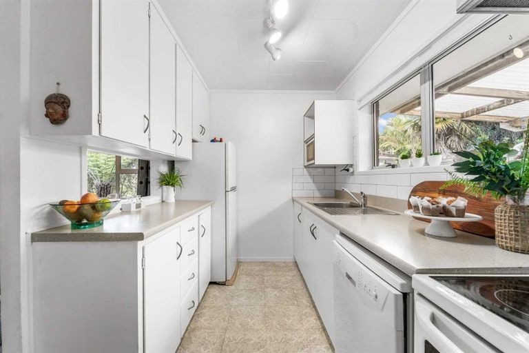 Photo of property in 8 Newstead Avenue, Browns Bay, Auckland, 0632