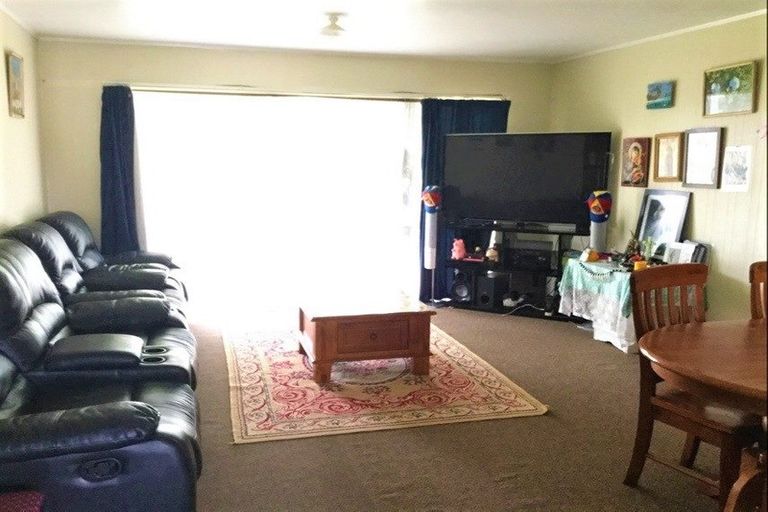 Photo of property in 77a Russell Road, Manurewa, Auckland, 2102