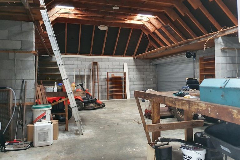 Photo of property in 25 Heatherlea Road East, Levin, 5571