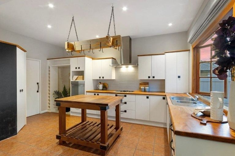 Photo of property in 32 Bowenvale Avenue, Cashmere, Christchurch, 8022