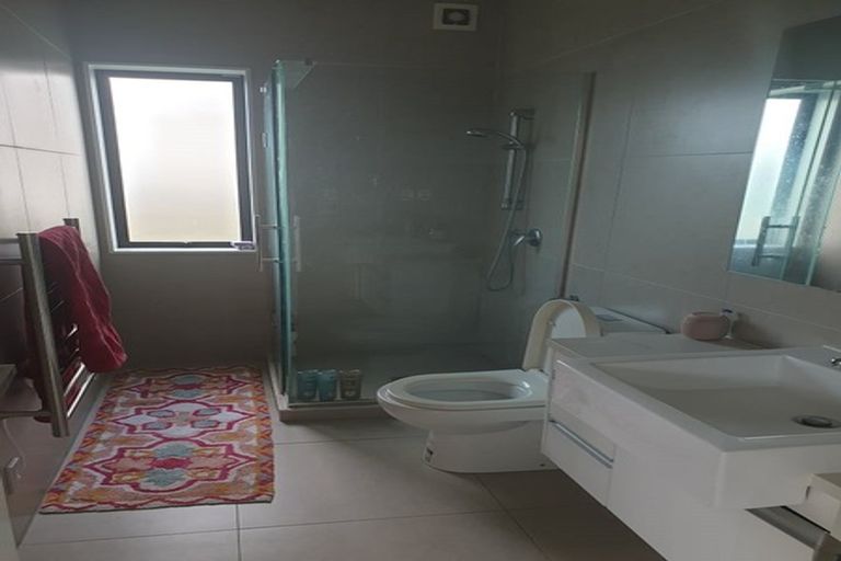 Photo of property in 2 Azzurro Way, Flat Bush, Auckland, 2019