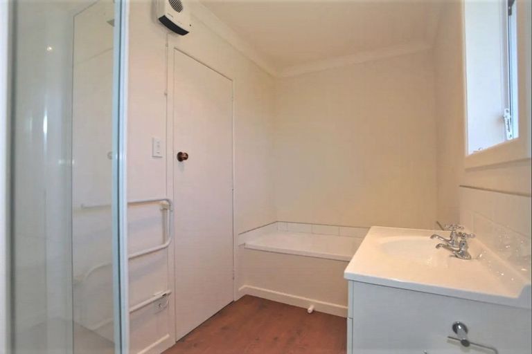 Photo of property in 11 Hannah Place, Redwood, Christchurch, 8051
