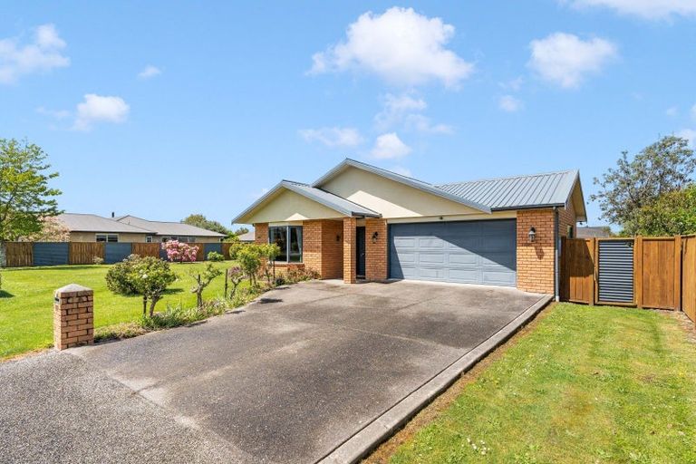 Photo of property in 77 Reading Street, Greytown, 5712