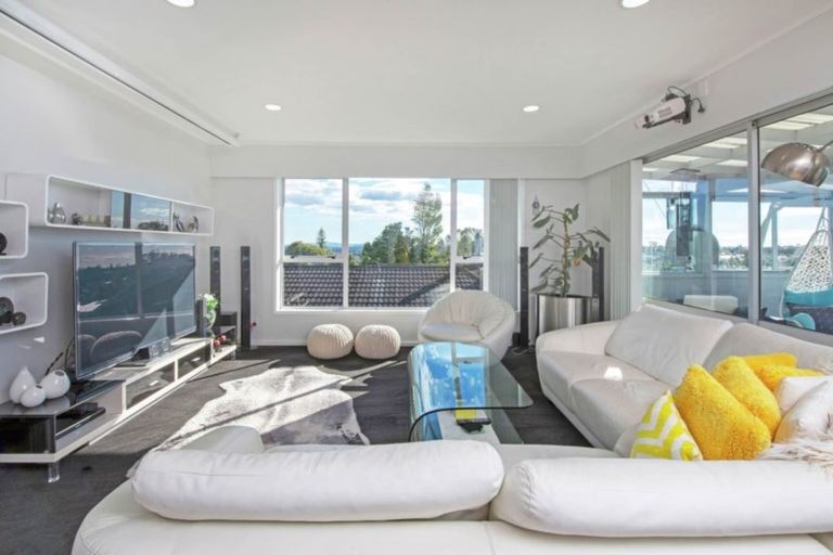 Photo of property in 132 Sandspit Road, Shelly Park, Auckland, 2014