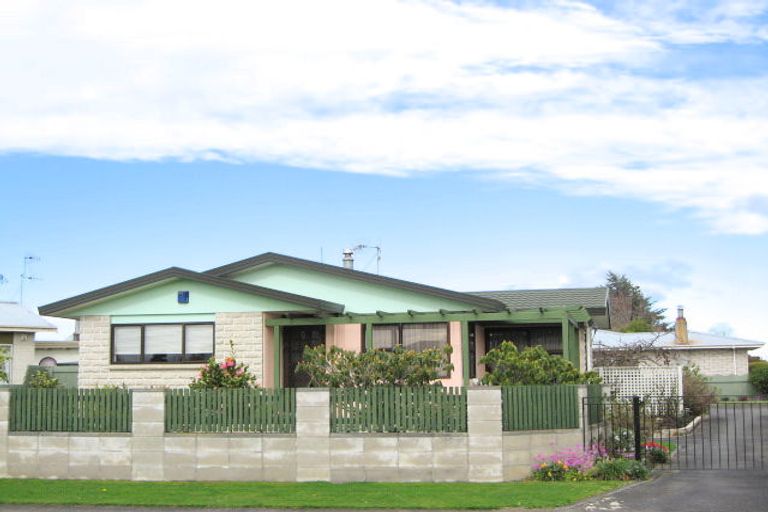 Photo of property in 4 Deakin Place, Clive, 4102