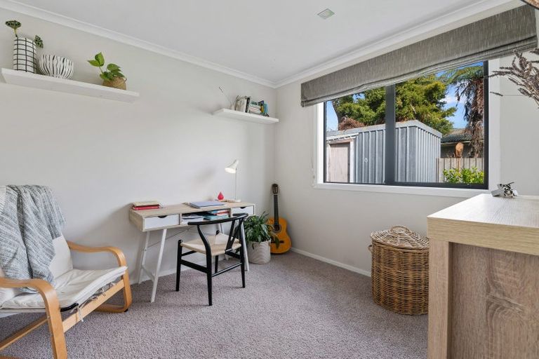 Photo of property in 8b Wyndham Road, Hannahs Bay, Rotorua, 3010