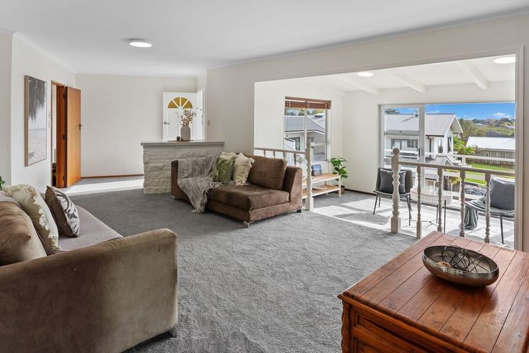 Photo of property in 6 Lindale Grove, Waikanae Beach, Waikanae, 5036