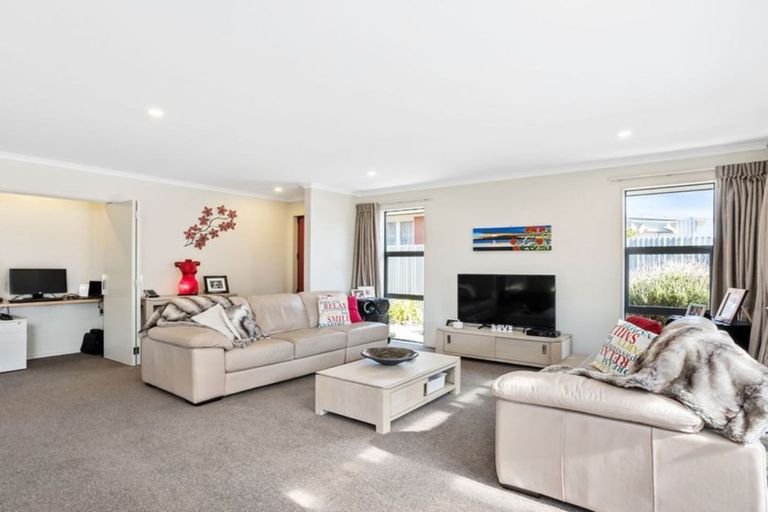 Photo of property in 93 Bickerton Street, Wainoni, Christchurch, 8061