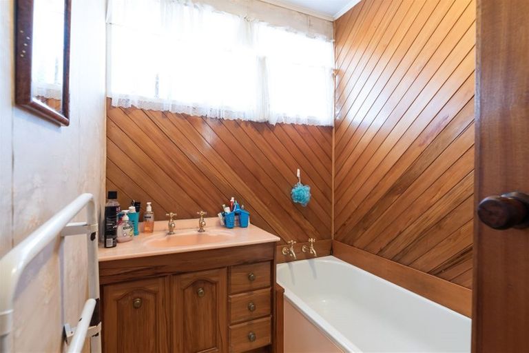 Photo of property in 2/126 Astley Avenue, New Lynn, Auckland, 0600