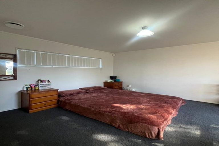 Photo of property in 1/3 Eulogy Place, Randwick Park, Auckland, 2105