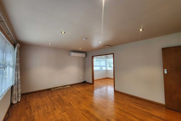 Photo of property in 11 Hamurana Place, Te Atatu Peninsula, Auckland, 0610