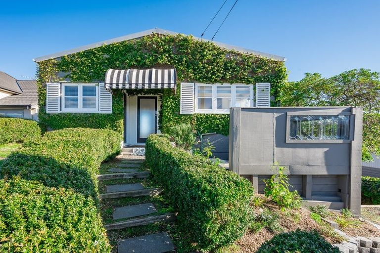 Photo of property in 118 Seaview Road, Paraparaumu Beach, Paraparaumu, 5032
