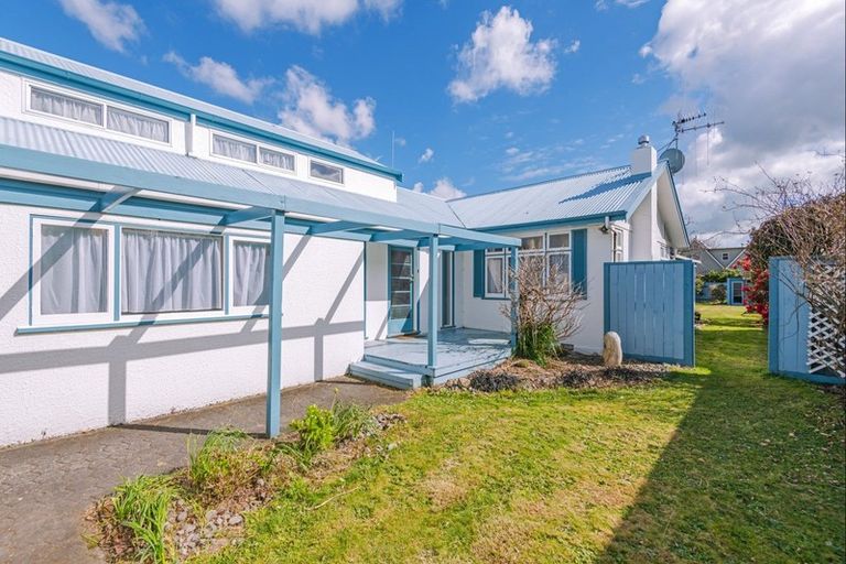 Photo of property in 10 Jensen Street, Hokowhitu, Palmerston North, 4410