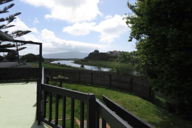 Photo of property in 21 Makora Road, Otaihanga, Paraparaumu, 5036