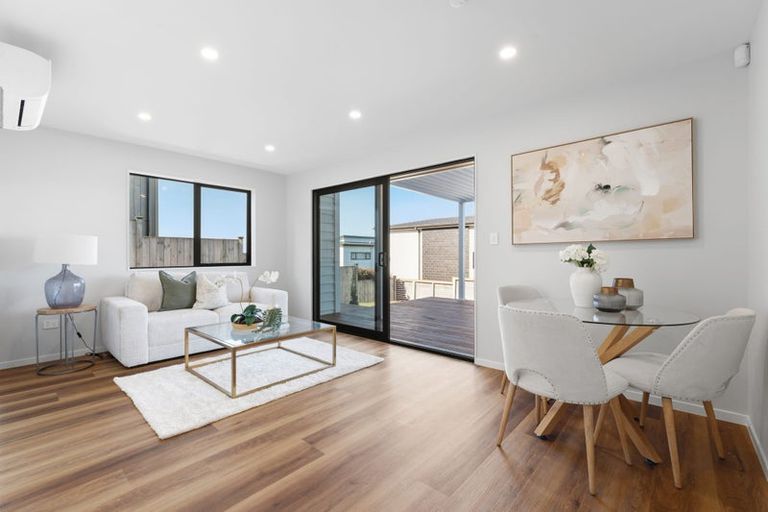 Photo of property in 25 Kumukumu Road, Long Bay, Auckland, 0630