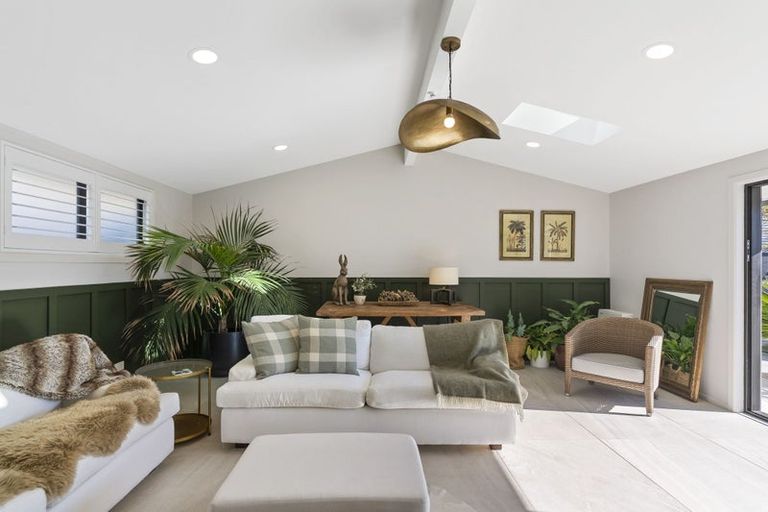 Photo of property in 24 Tiri Road, Milford, Auckland, 0620