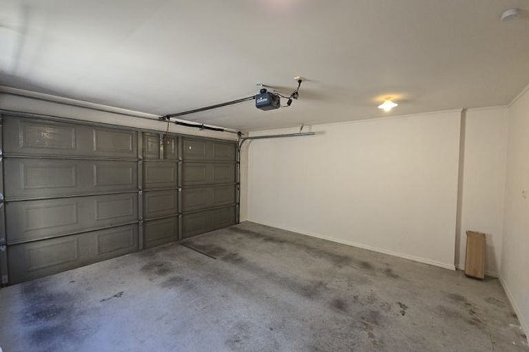 Photo of property in 8 Lissleton Drive, East Tamaki, Auckland, 2013
