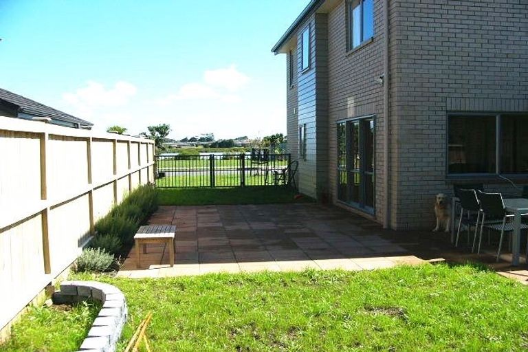 Photo of property in 23 Stranraer Crescent, Wattle Downs, Auckland, 2103