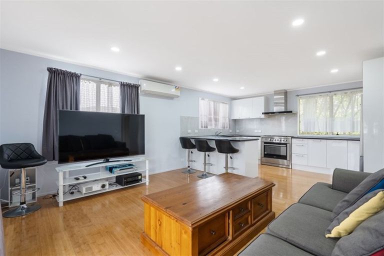 Photo of property in 23a Bellringer Road, Massey, Auckland, 0614