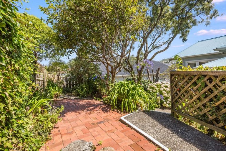 Photo of property in 97 Northland Road, Northland, Wellington, 6012