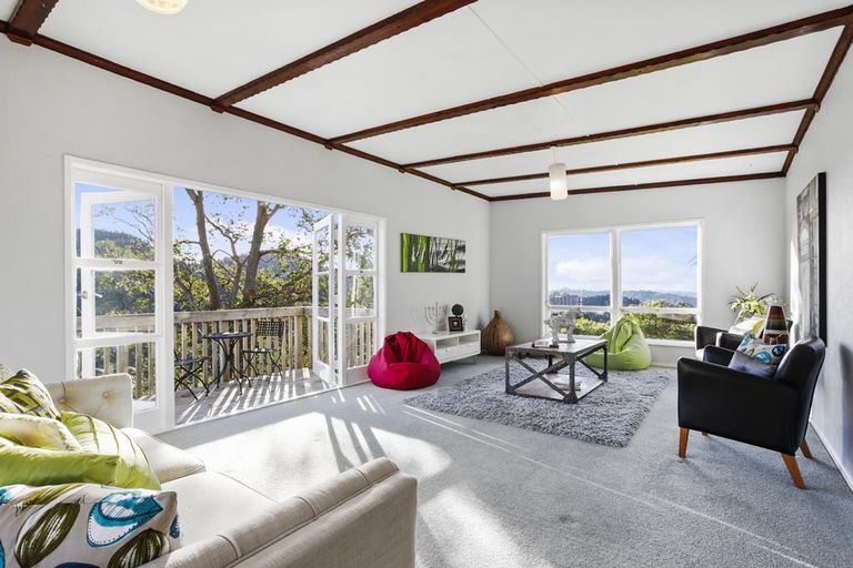 Photo of property in 305 Forest Hill Road, Waiatarua, Auckland, 0612