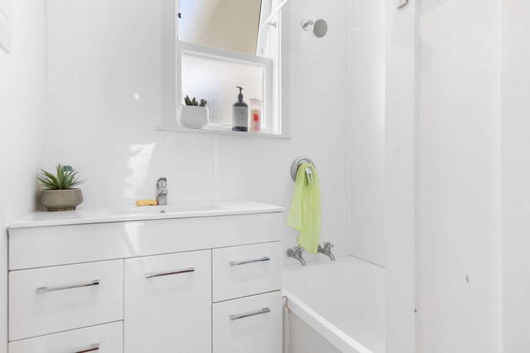 Photo of property in 28 Bidois Road, Fairy Springs, Rotorua, 3015