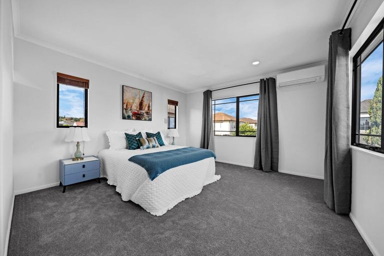 Photo of property in 26 Thornbury Crescent, East Tamaki Heights, Auckland, 2016