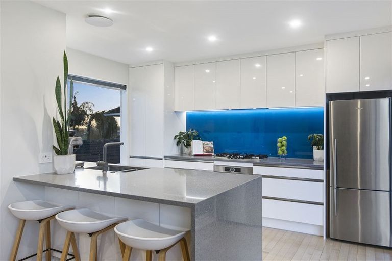 Photo of property in 1/266 Forrest Hill Road, Forrest Hill, Auckland, 0620