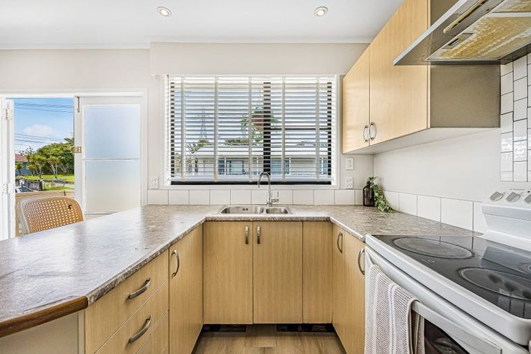 Photo of property in 1/12 Marewa Street, Te Atatu South, Auckland, 0610