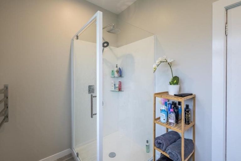 Photo of property in 13 Kings Drive, Levin, 5510