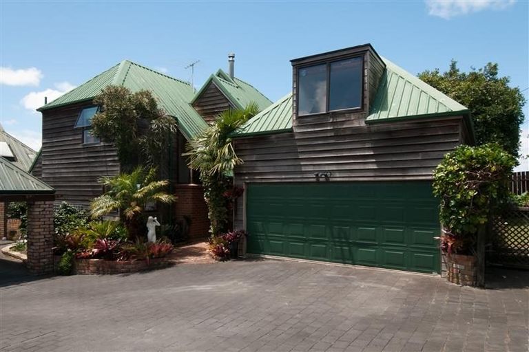 Photo of property in 3 Mizpah Road, Waiake, Auckland, 0630