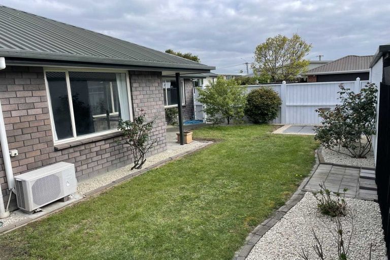 Photo of property in 2/200 Wainoni Road, Avondale, Christchurch, 8061