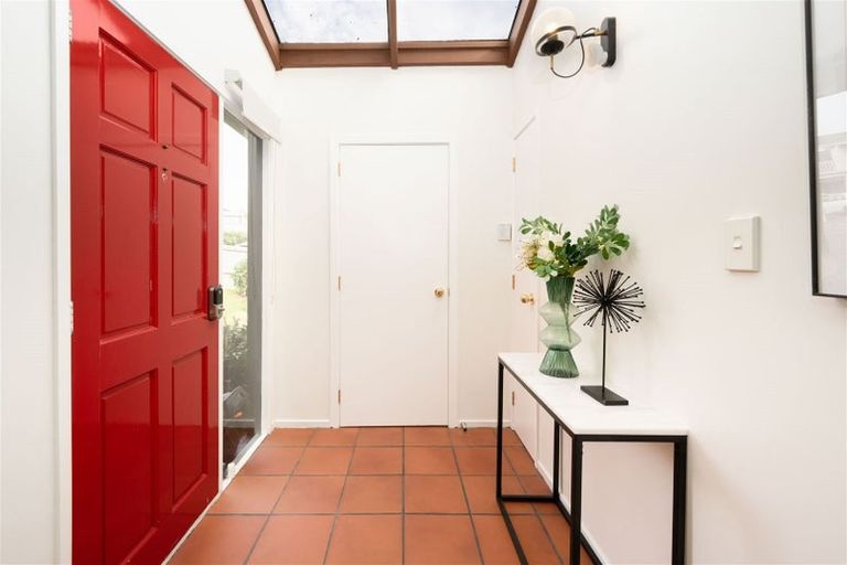 Photo of property in 17 Unsworth Drive, Unsworth Heights, Auckland, 0632